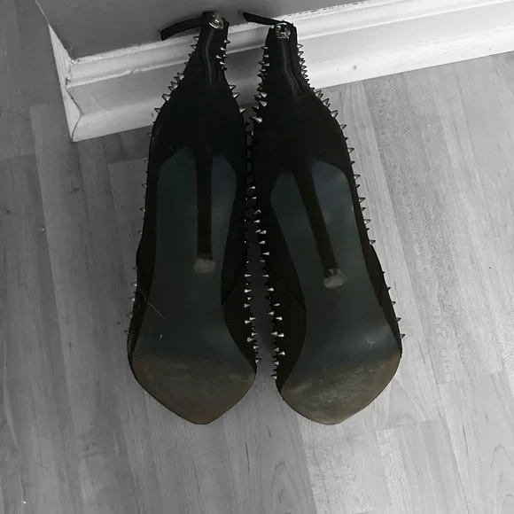 Steve Madden Virtuous-S Black Spiked Stiletto Heels Size 10M - Picture 5 of 7
